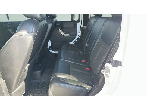Used 2016 Jeep Wrangler Unlimited Sahara AWD/4WD image 17
