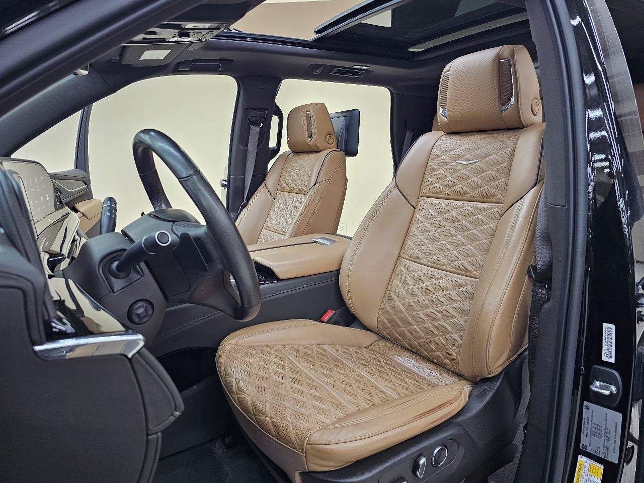 Used 2021 Cadillac Escalade Premium Luxury RWD image 18