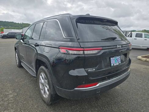 Used 2022 Jeep Grand Cherokee Limited w/ Luxury Tech Group II AWD/4WD image 2