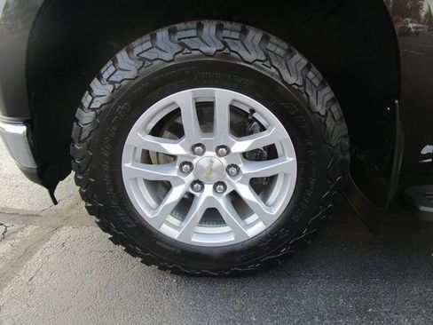 Used 2021 Chevrolet Silverado 1500 LTZ w/ Technology Package AWD/4WD image 2