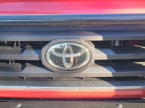 Used 2021 Toyota Tacoma SR5 RWD image 9