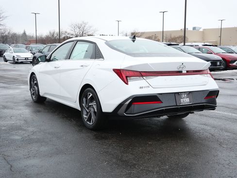 Certified 2025 Hyundai Elantra Limited w/ Cargo Package image 3