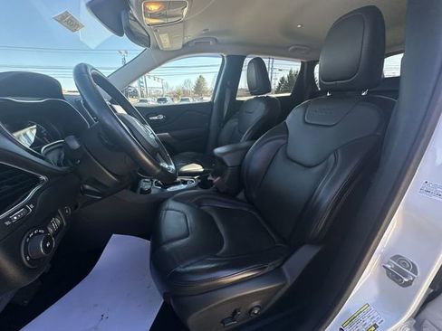 Used 2019 Jeep Cherokee Limited image 20