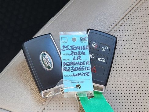 Used 2024 Land Rover Defender 110 S image 32