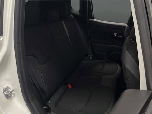 Used 2018 Jeep Renegade Altitude FWD image 25