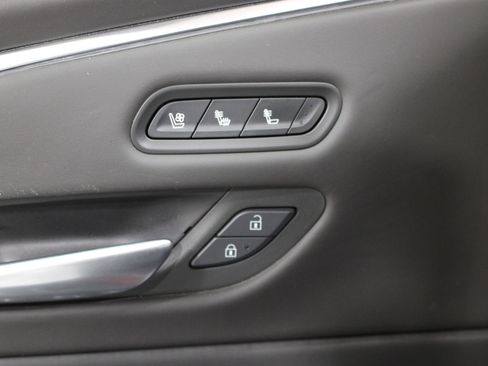 Used 2022 Cadillac Escalade Premium Luxury Platinum image 8