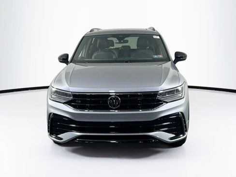 Used 2022 Volkswagen Tiguan SE R-Line image 2
