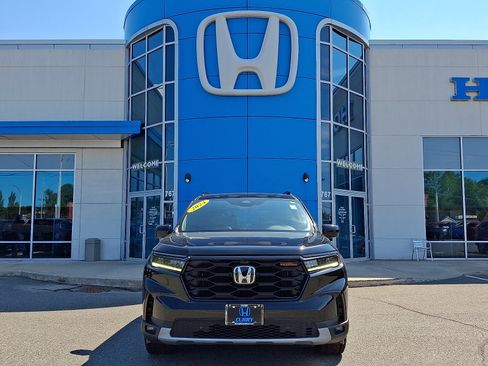 Used 2024 Honda Pilot TrailSport image 2
