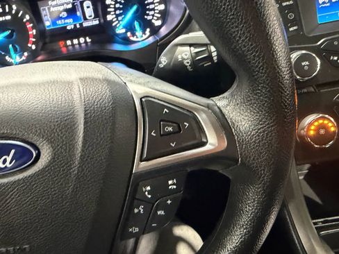 Used 2017 Ford Fusion SE image 15