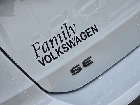 New 2026 Volkswagen Taos SE FWD image 9