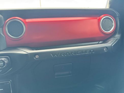 Used 2019 Jeep Wrangler Unlimited Rubicon AWD/4WD image 29