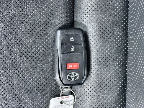 Used 2024 Toyota Prius Prime FWD image 33