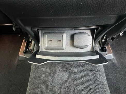 Used 2022 Mercedes-Benz GLC 300 4MATIC image 25