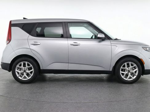 Used 2025 Kia Soul LX w/ LX Technology Package image 11