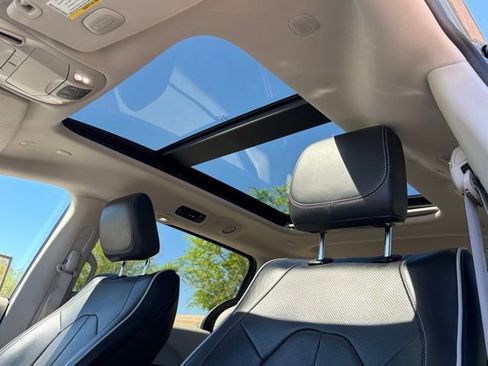 Used 2022 Chrysler Pacifica Limited image 14