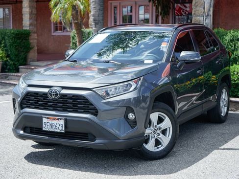 Used 2020 Toyota RAV4 XLE AWD/4WD image 4