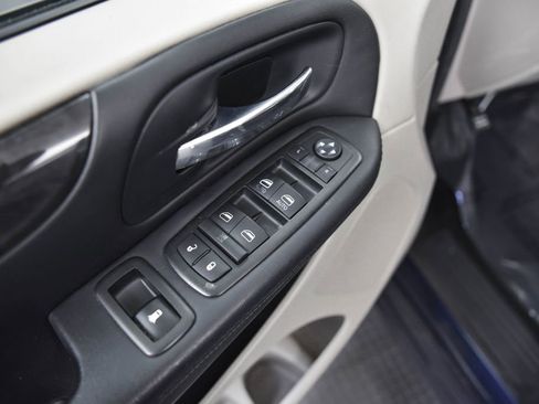 Used 2015 Dodge Grand Caravan SXT image 12