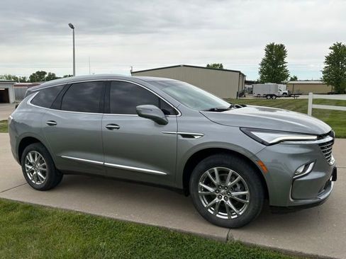 Used 2023 Buick Enclave Essence w/ Experience Buick Package AWD/4WD image 3