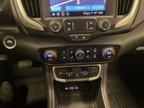 Certified 2024 GMC Terrain SLT w/ Infotainment Package II image 13