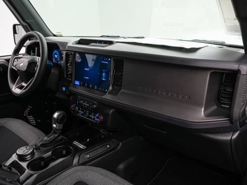 New 2025 Ford Bronco 4-Door image 32