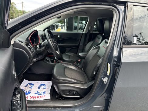 Used 2018 Jeep Compass Trailhawk w/ Cold Weather Group AWD/4WD image 22