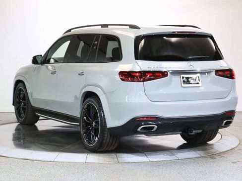 Used 2024 Mercedes-Benz GLS 580 4MATIC image 2