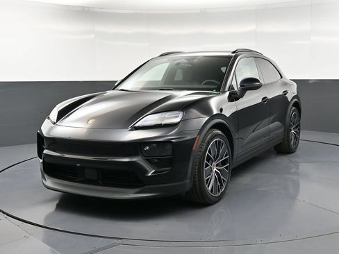 New 2026 Porsche Macan 4 Electric AWD/4WD image 6