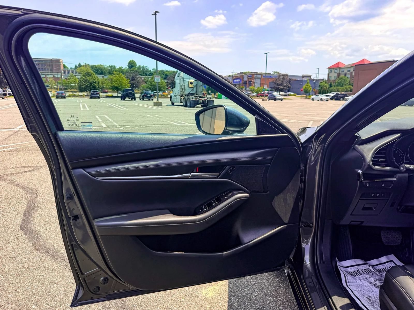 Used 2023 MAZDA MAZDA3 s FWD image 11