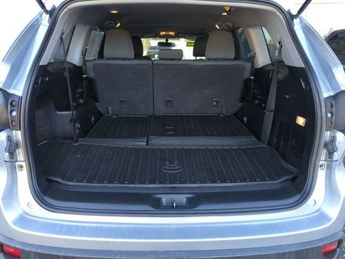 Used 2016 Toyota Highlander LE image 26