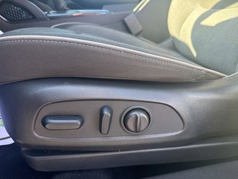 Used 2023 Chevrolet TrailBlazer LT w/ Convenience Package image 13