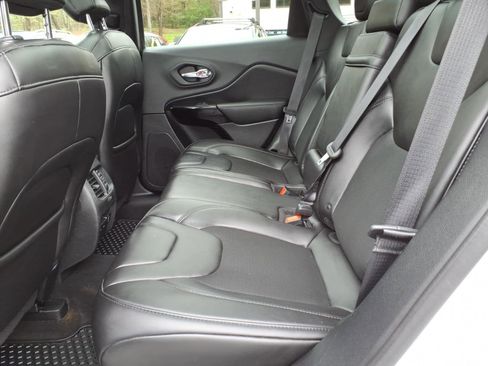 Used 2019 Jeep Cherokee Latitude Plus AWD/4WD image 10