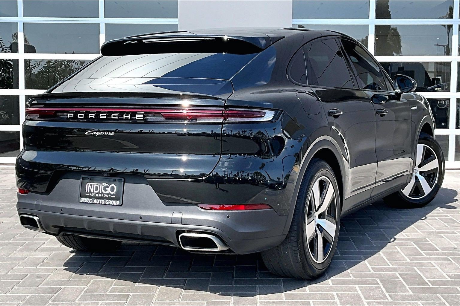 Certified 2025 Porsche Cayenne E-Hybrid Coupe w/ Premium Package Plus AWD/4WD image 13
