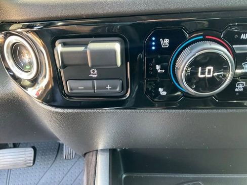 Used 2023 Chevrolet Silverado 1500 LTZ w/ LTZ Premium Package AWD/4WD image 20