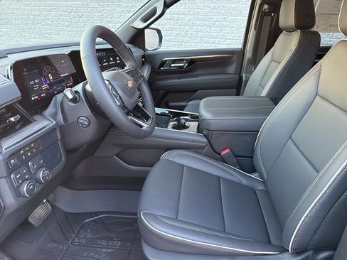 New 2026 Chevrolet Suburban Premier image 31