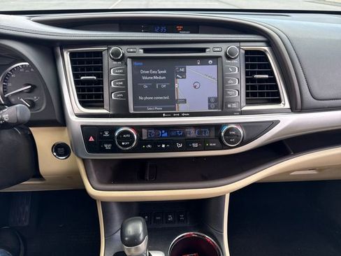 Used 2016 Toyota Highlander XLE AWD/4WD image 28