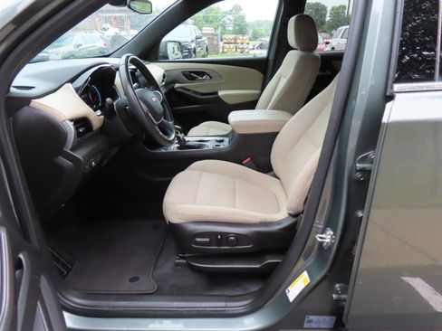 Used 2022 Chevrolet Traverse LT FWD image 15