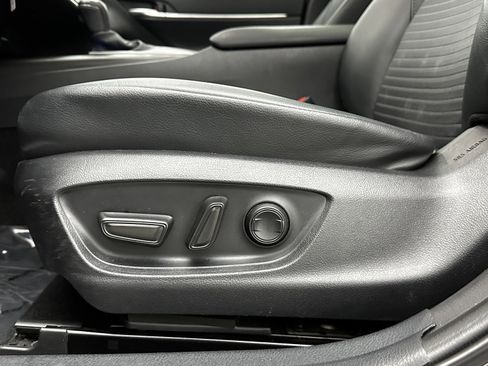 Used 2024 Toyota Camry SE image 14