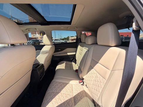 Certified 2023 Nissan Murano Platinum w/ Cargo Package AWD/4WD image 17