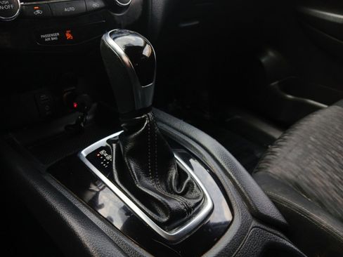 Used 2017 Nissan Rogue SV image 22