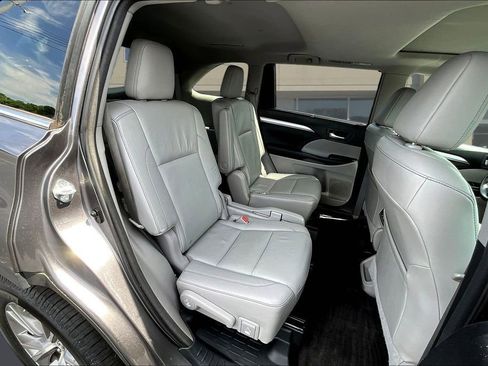 Used 2015 Toyota Highlander XLE FWD image 27
