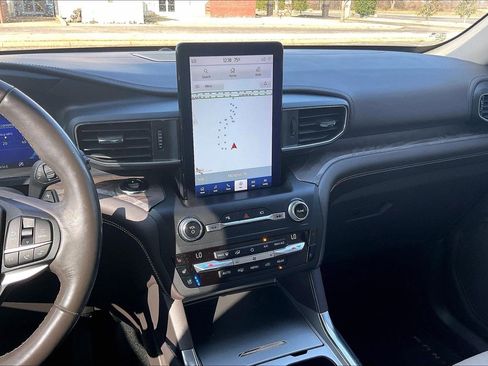 Used 2020 Ford Explorer Platinum w/ Premium Technology Package image 6