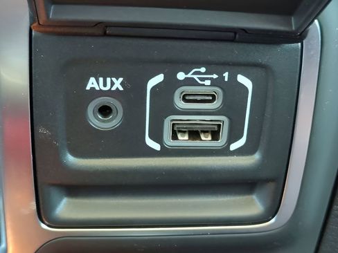 Used 2025 Jeep Wrangler Willys image 21