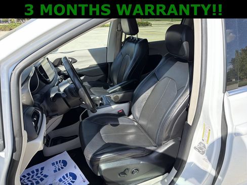 Used 2021 Chrysler Pacifica Touring-L FWD image 14