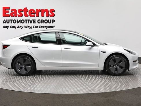 Used 2023 Tesla Model 3 Standard Range image 4
