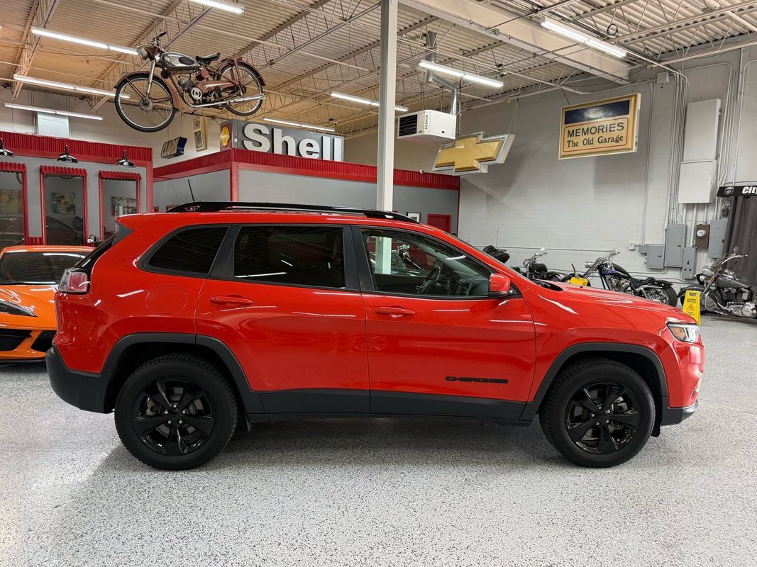 Used 2021 Jeep Cherokee Latitude Lux w/ Sun & Sound Group AWD/4WD image 6