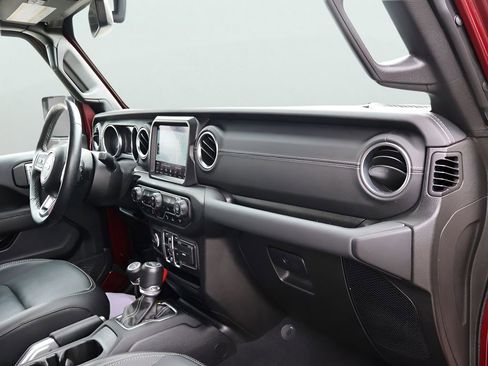 Used 2021 Jeep Wrangler Unlimited Sahara w/ Cold Weather Group AWD/4WD image 10