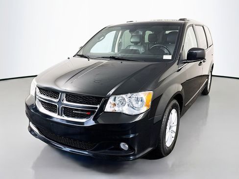Used 2020 Dodge Grand Caravan SXT image 4