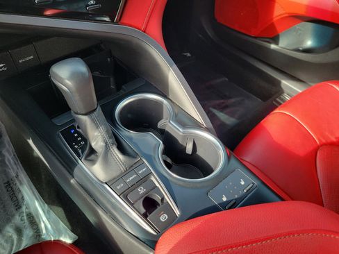 Used 2019 Toyota Camry XSE image 16