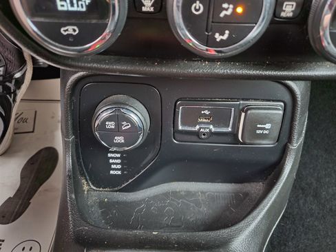 Used 2016 Jeep Renegade Trailhawk w/ Premium Trailhawk Package image 26