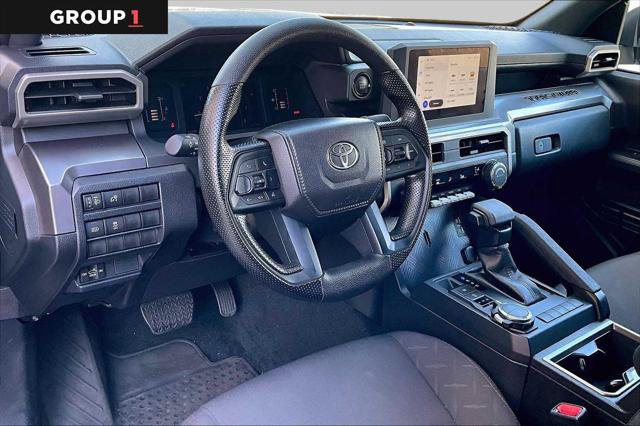 Certified 2025 Toyota Tacoma SR5 AWD/4WD image 19